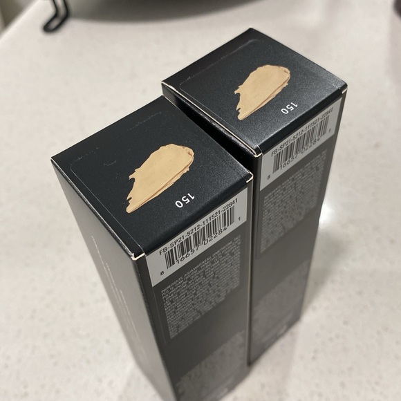 Fenty Beauty by Rihanna Pro Filt’r Soft Matte Longwear Liquid Foundation - Picture 3 of 5